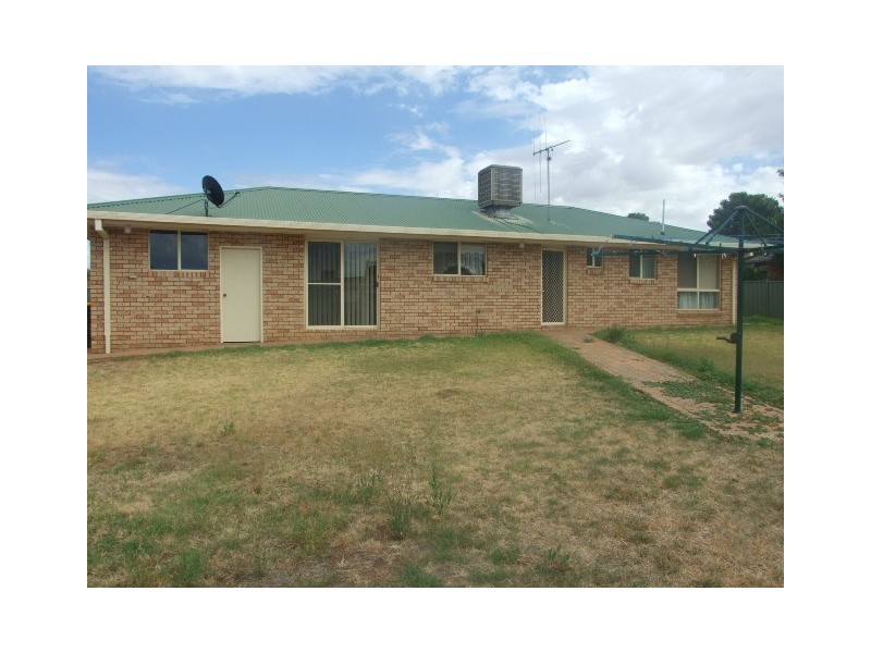 21 Thomas Tom Crescent, Parkes NSW 2870