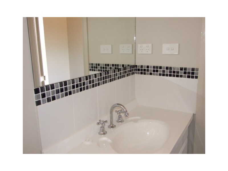 2/80 Close Street, Parkes NSW 2870