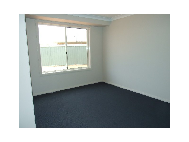 2/80 Close Street, Parkes NSW 2870