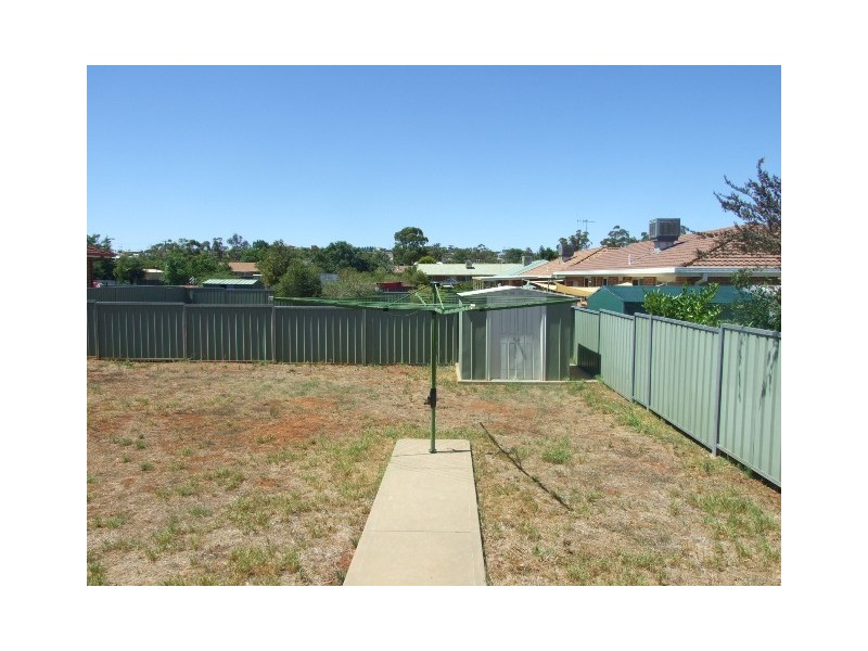 19 Ebelina Cres, Parkes NSW 2870