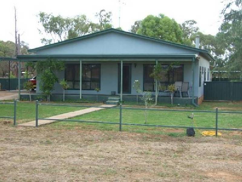 201 Military Road, Parkes NSW 2870