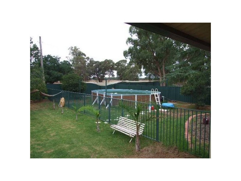 201 Military Road, Parkes NSW 2870