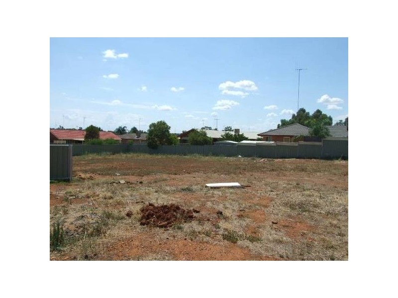 6 Clancy Place, Parkes NSW 2870