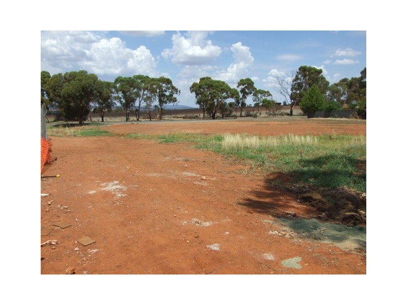 8 Clancy Place, Parkes NSW 2870