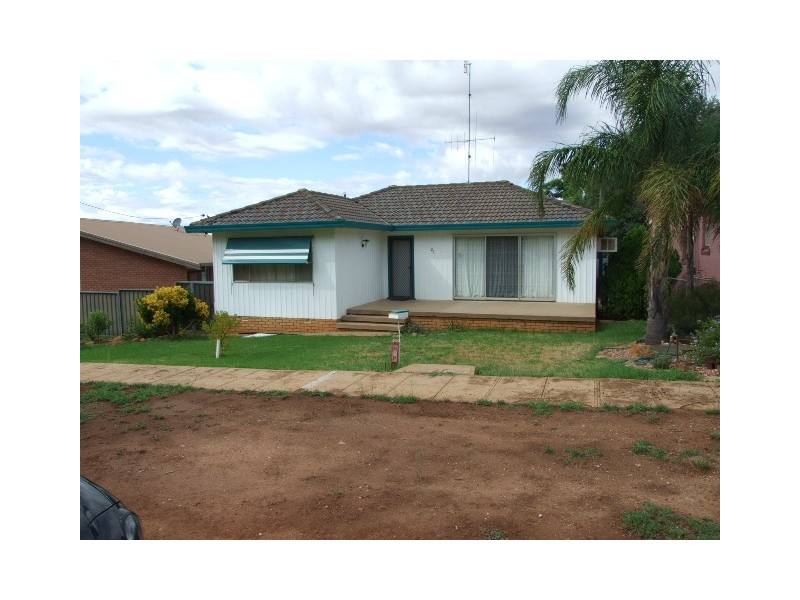 25 Goobang Street, Parkes NSW 2870