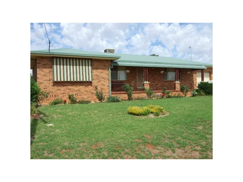 33 Best Street, Parkes NSW 2870