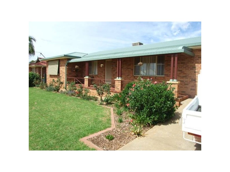 33 Best Street, Parkes NSW 2870