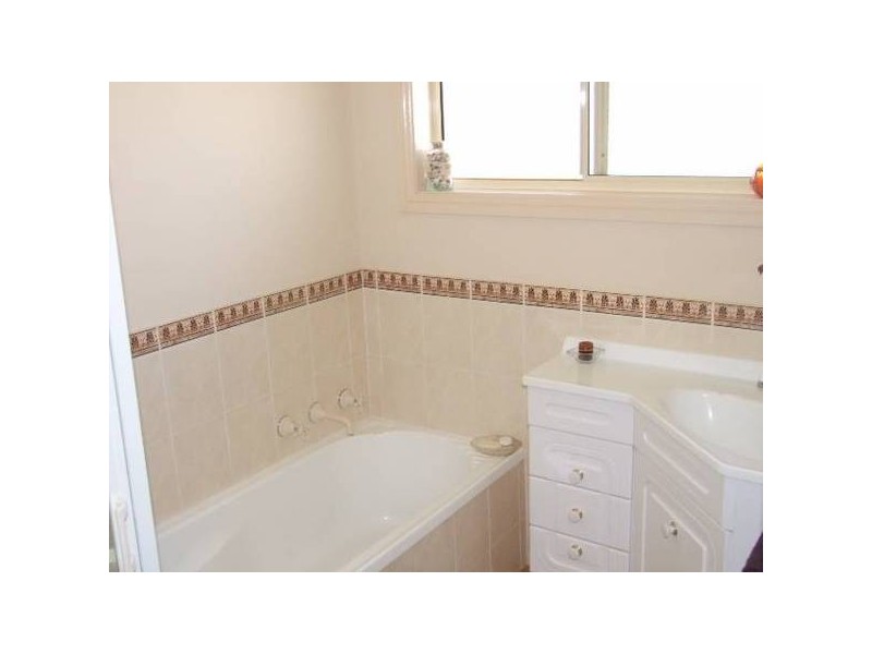 33 Best Street, Parkes NSW 2870