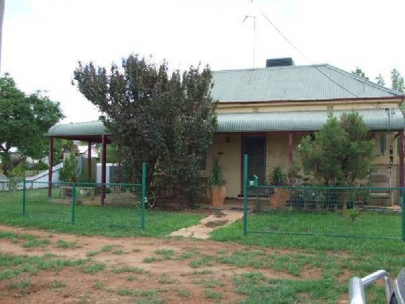 2 Junction Street, Parkes NSW 2870