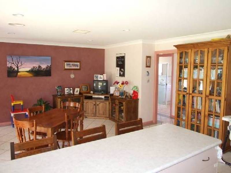 21 Glenburnie Close, Parkes NSW 2870