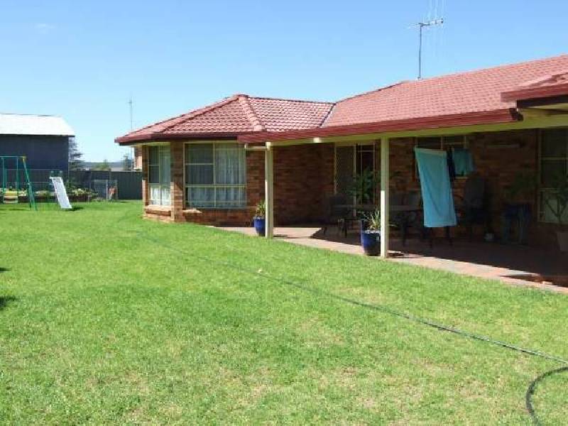 21 Glenburnie Close, Parkes NSW 2870