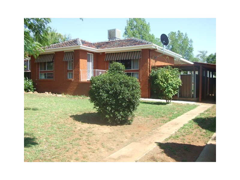 34 Evans Parade, Parkes NSW 2870