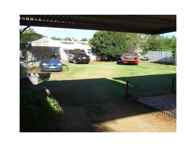 17 Lawson Street, Parkes NSW 2870