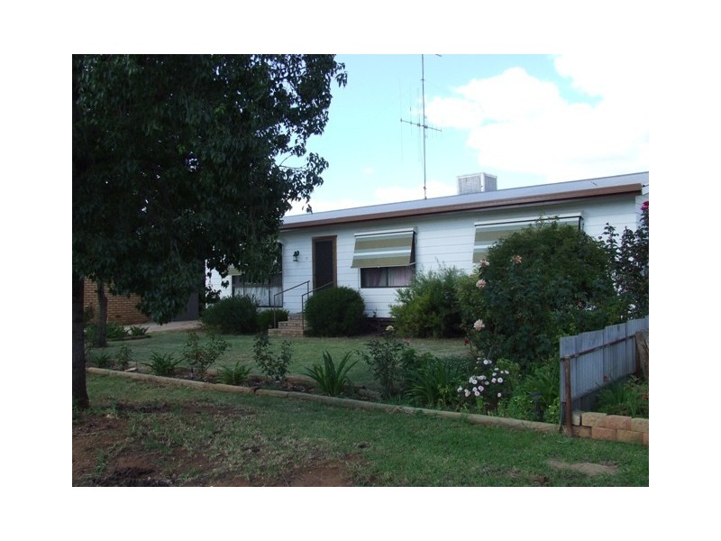 17 Lawson Street, Parkes NSW 2870