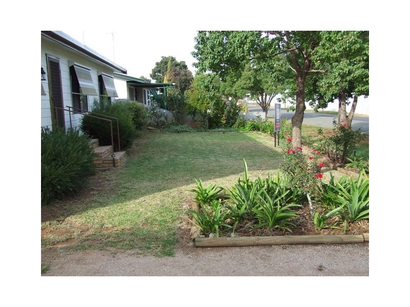 17 Lawson Street, Parkes NSW 2870