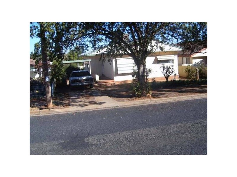 Wentworth Street, Parkes NSW 2870
