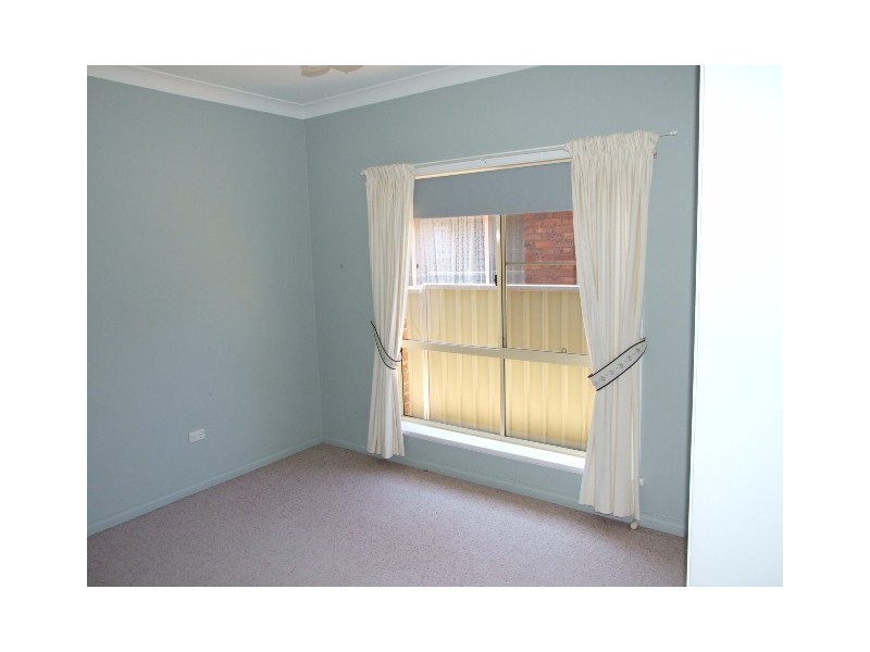 42 Ebelina Crescent, Parkes NSW 2870