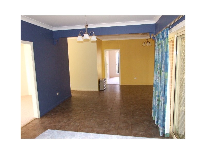 42 Ebelina Crescent, Parkes NSW 2870