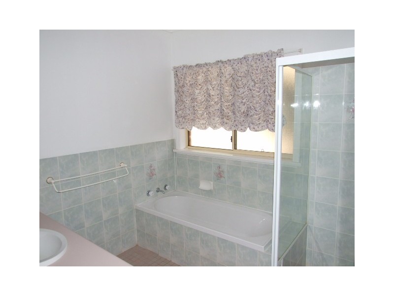 42 Ebelina Crescent, Parkes NSW 2870