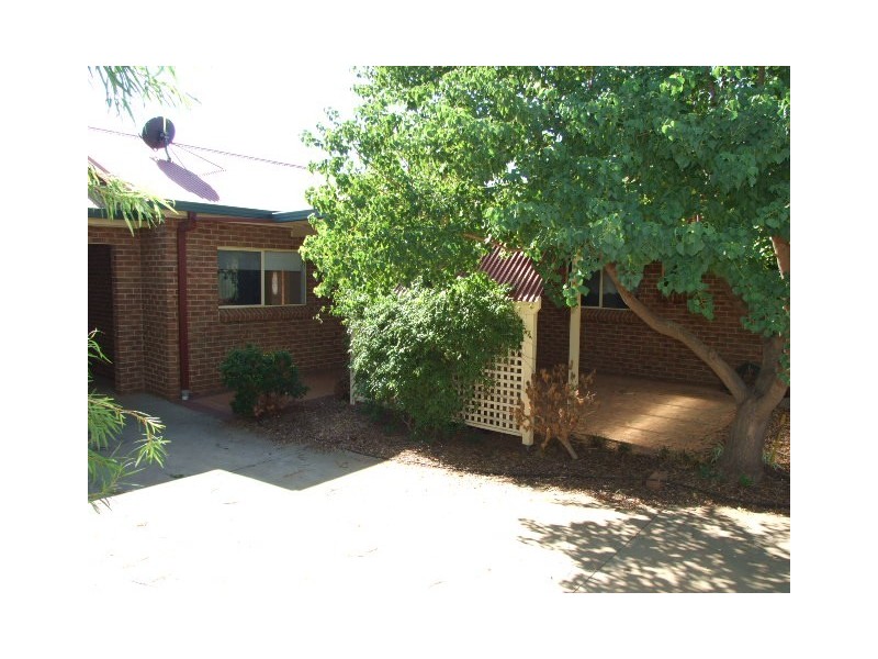 42 Ebelina Crescent, Parkes NSW 2870