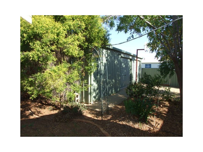 42 Ebelina Crescent, Parkes NSW 2870