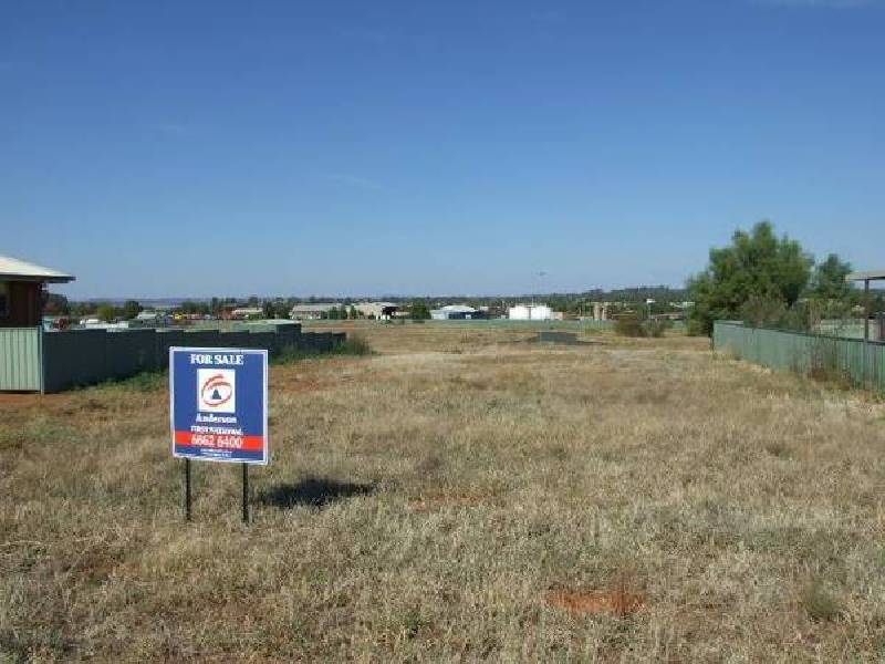 39 Blaxland Street, Parkes NSW 2870