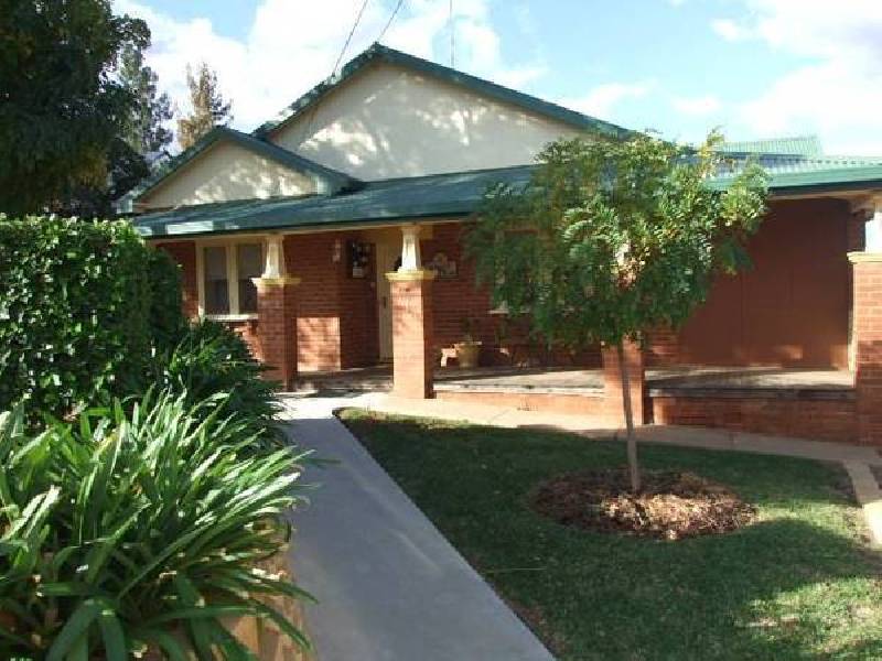 9 High Street, Parkes NSW 2870