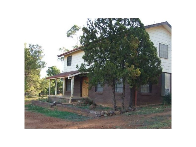 1 Hamilton Road, Parkes NSW 2870