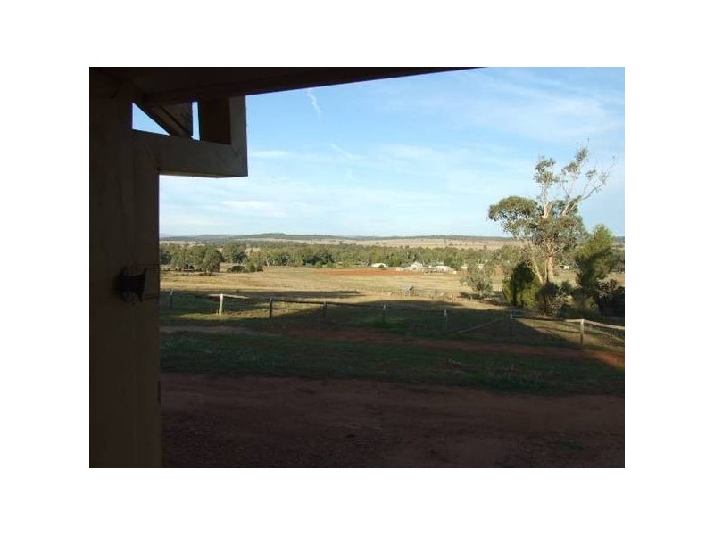 1 Hamilton Road, Parkes NSW 2870