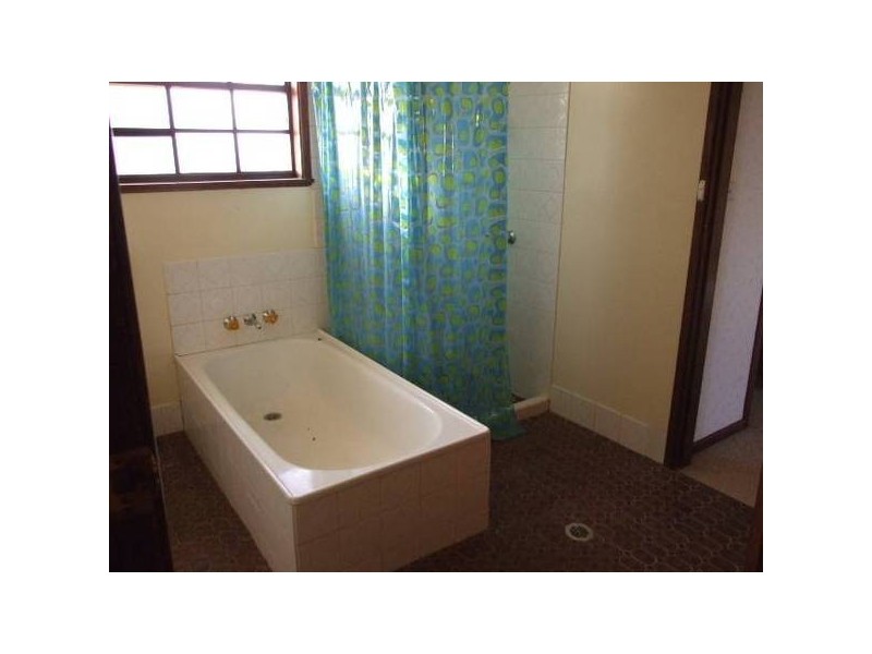 1 Hamilton Road, Parkes NSW 2870