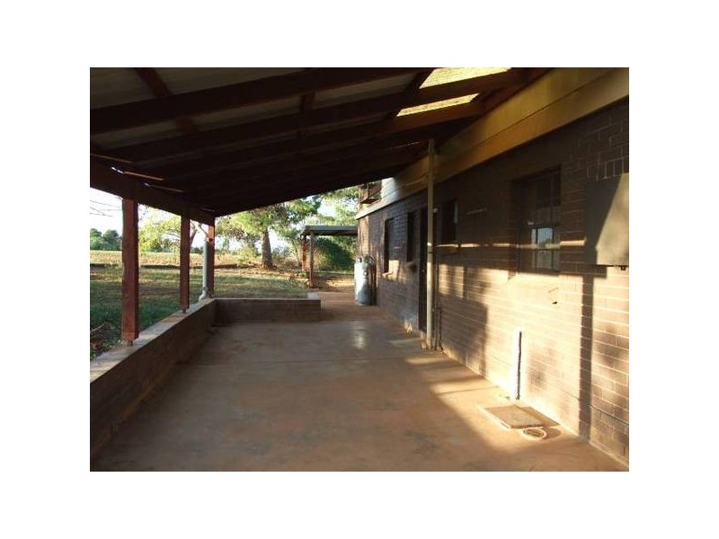 1 Hamilton Road, Parkes NSW 2870