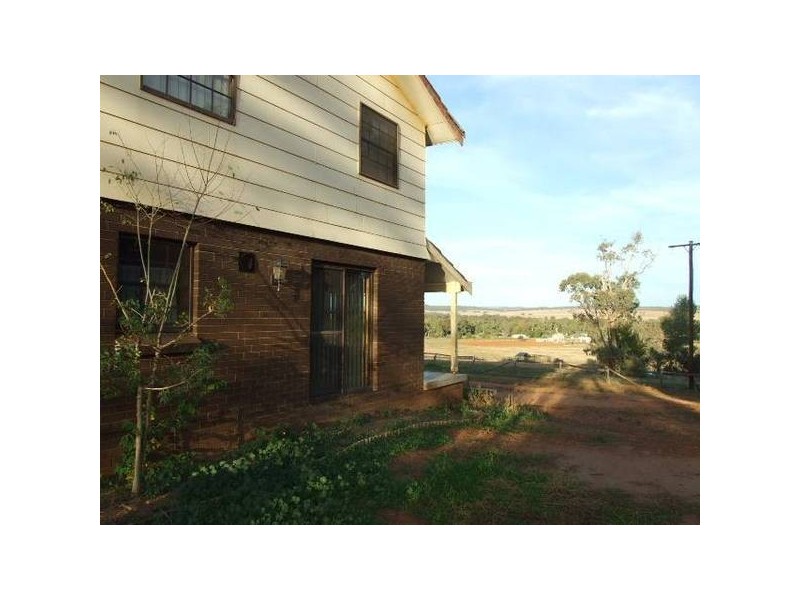 1 Hamilton Road, Parkes NSW 2870
