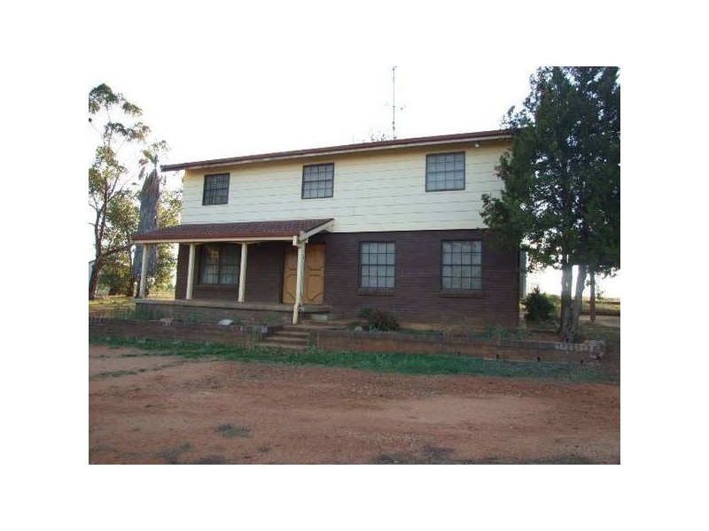 1 Hamilton Road, Parkes NSW 2870