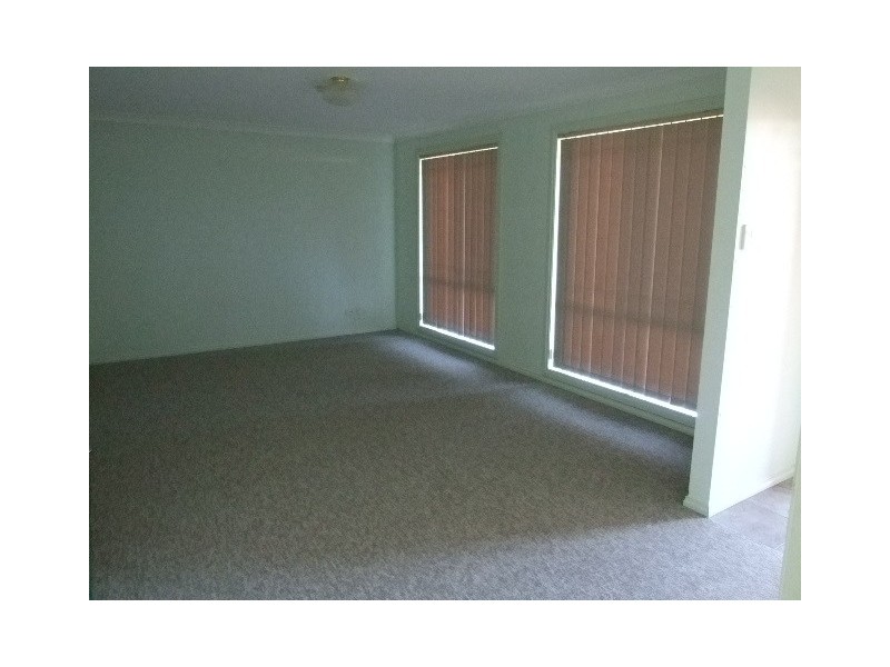 4 Endeavour Place, Parkes NSW 2870