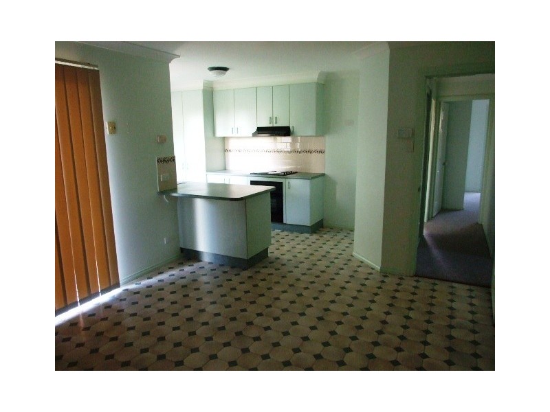 4 Endeavour Place, Parkes NSW 2870