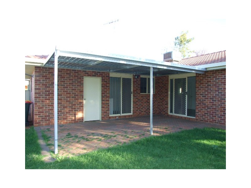 4 Endeavour Place, Parkes NSW 2870