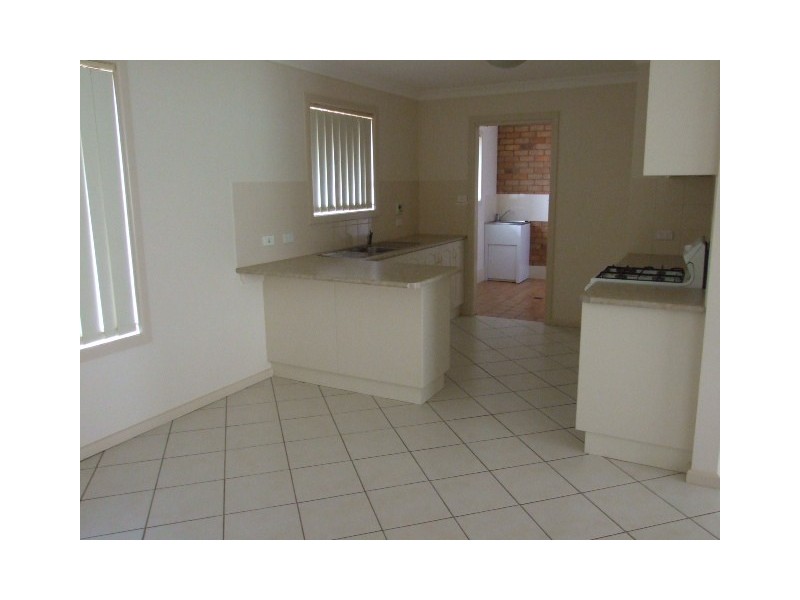 2/9 Basil Avenue, Parkes NSW 2870