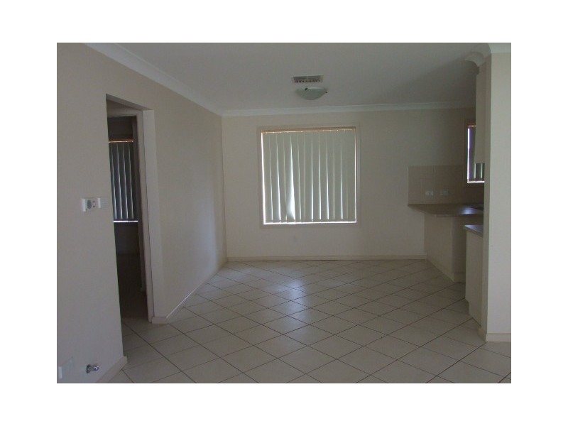 2/9 Basil Avenue, Parkes NSW 2870