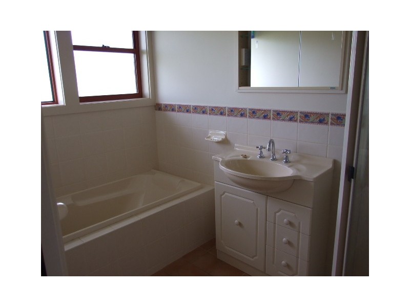 2/9 Basil Avenue, Parkes NSW 2870