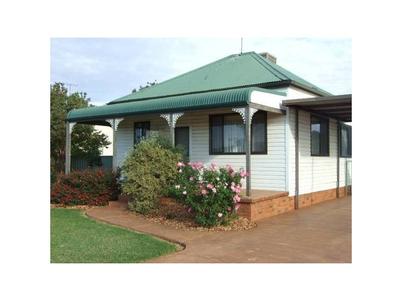 Koala Street, Parkes NSW 2870