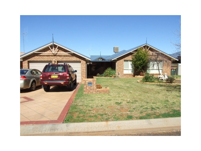 8 Noonan Street, Parkes NSW 2870