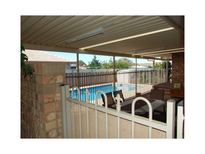 8 Noonan Street, Parkes NSW 2870