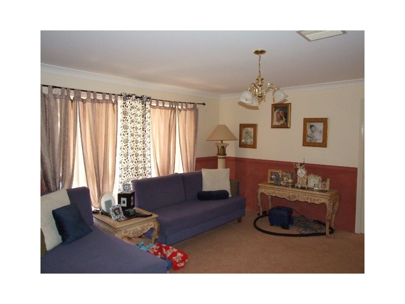 8 Noonan Street, Parkes NSW 2870