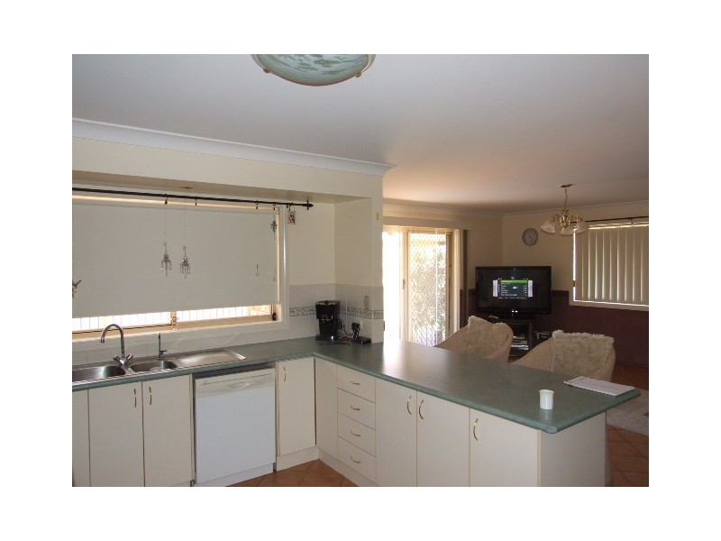 8 Noonan Street, Parkes NSW 2870