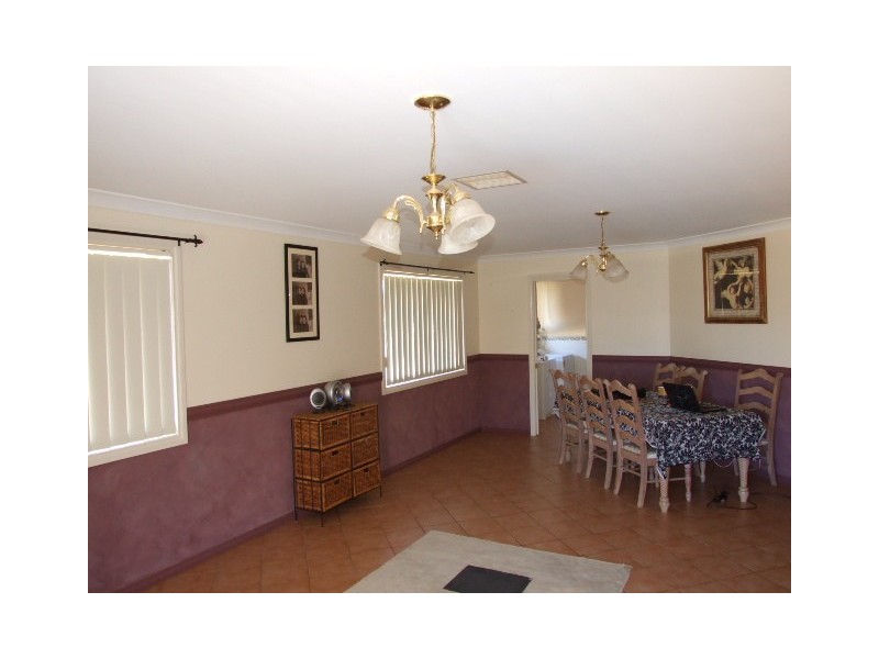 8 Noonan Street, Parkes NSW 2870