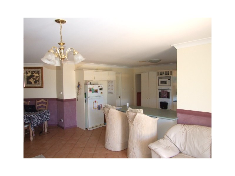 8 Noonan Street, Parkes NSW 2870
