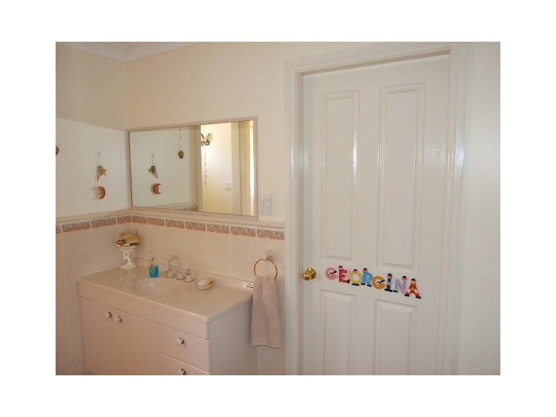 8 Noonan Street, Parkes NSW 2870
