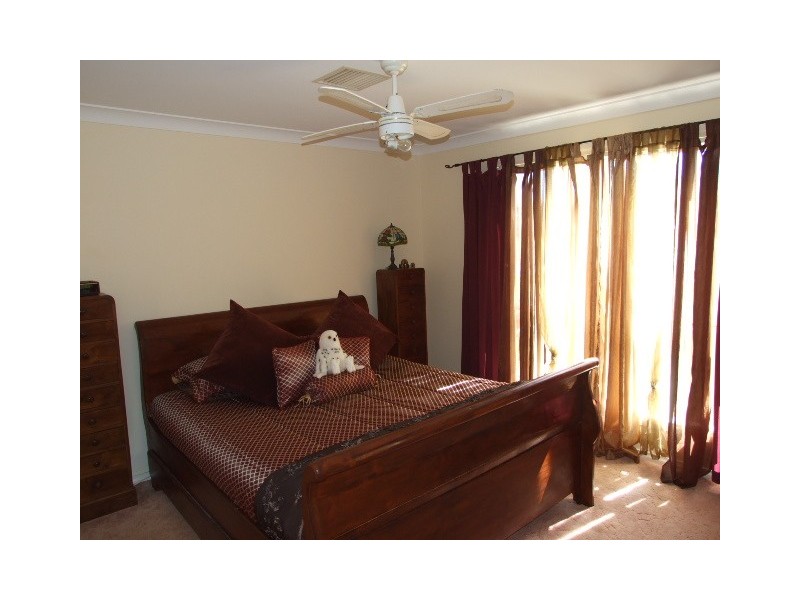 8 Noonan Street, Parkes NSW 2870