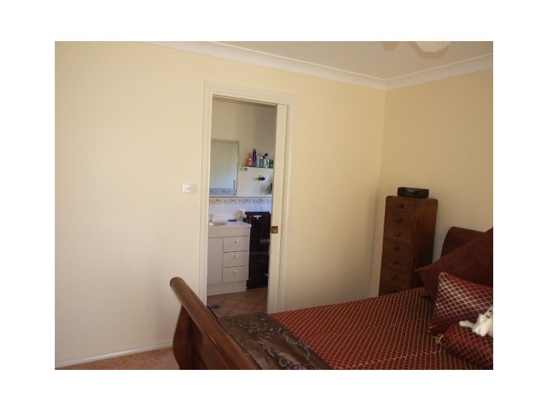8 Noonan Street, Parkes NSW 2870