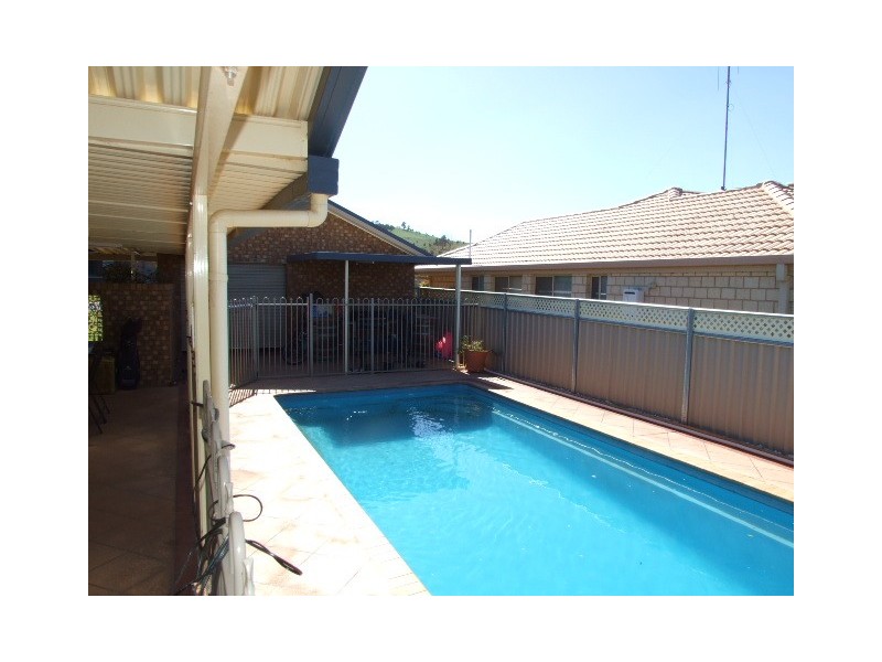 8 Noonan Street, Parkes NSW 2870